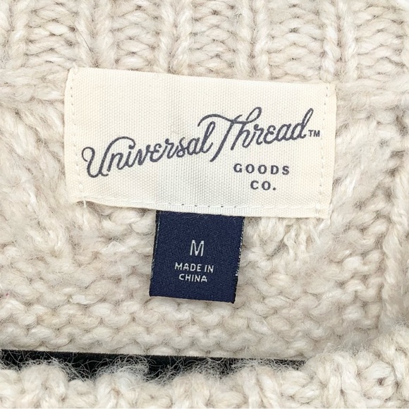 SOLDUniversal Thread Ivory Cable Knit Sweater Size Medium Excellent Condition - Picture 5 of 6